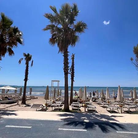 Lilly's Plazh Apartman